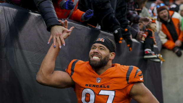Cincinnati Bengals TE C.J. Uzomah high fives fans